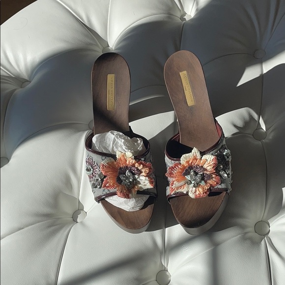 Louis Vuitton Monogram raffia flower platform - Picture 1 of 8